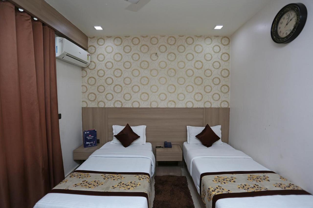 Capital O 5663 Gs Inn Chinhat Екстер'єр фото