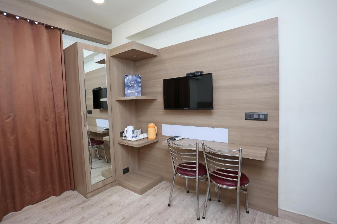 Capital O 5663 Gs Inn Chinhat Екстер'єр фото