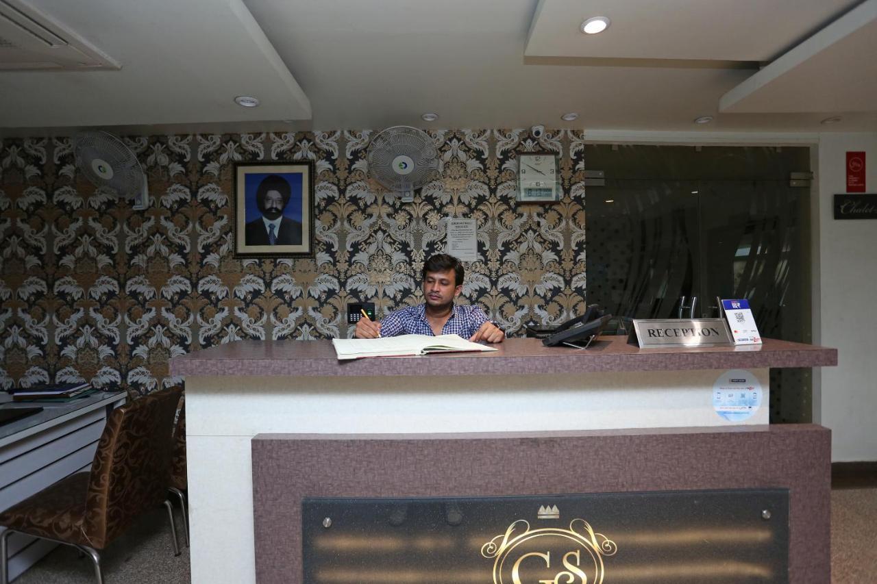 Capital O 5663 Gs Inn Chinhat Екстер'єр фото