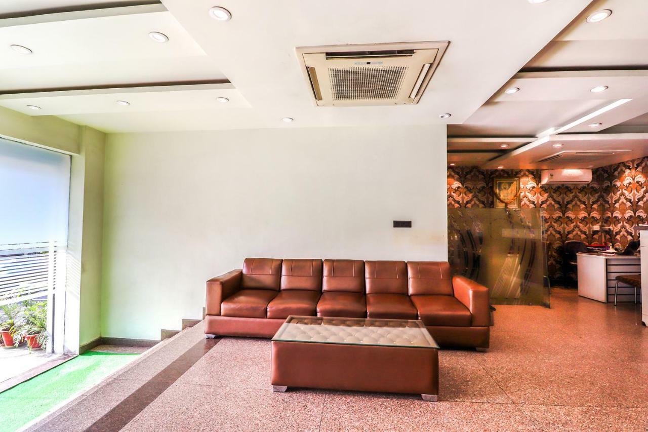 Capital O 5663 Gs Inn Chinhat Екстер'єр фото