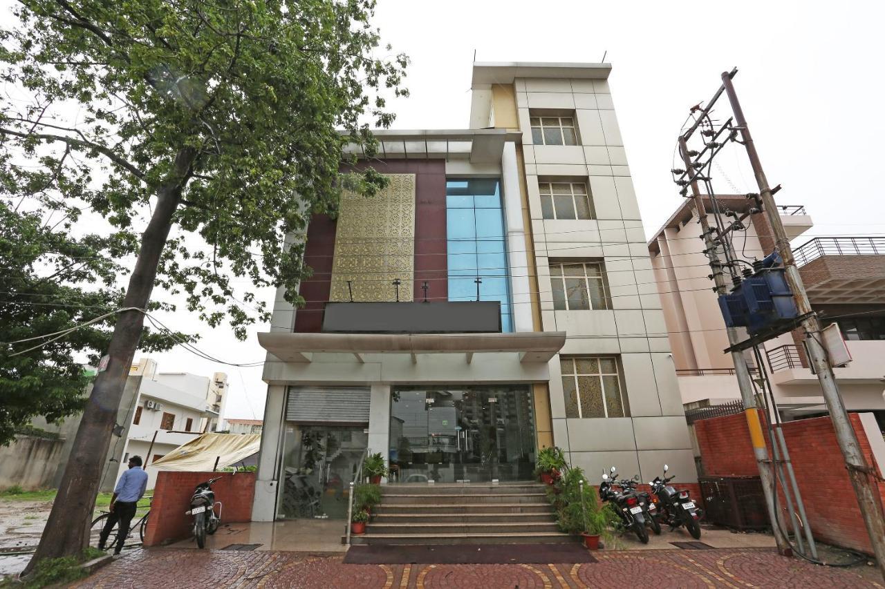 Capital O 5663 Gs Inn Chinhat Екстер'єр фото